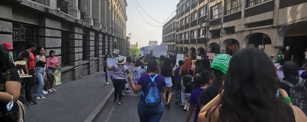 Mujeres de Cuernavaca salen a marchar por el 8M