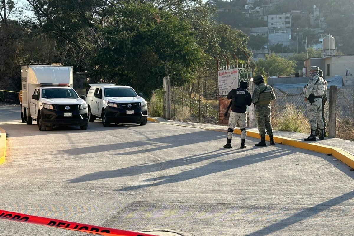 Abandonan 2 cadáveres en Temixco