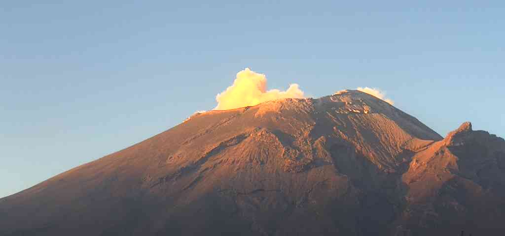 Exhalaciones del Popocatépetl bajan a 122, pero vienen
