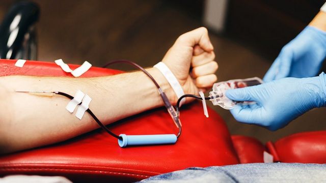 Una donante de sangre puede ayudar hasta a tres pacientes
