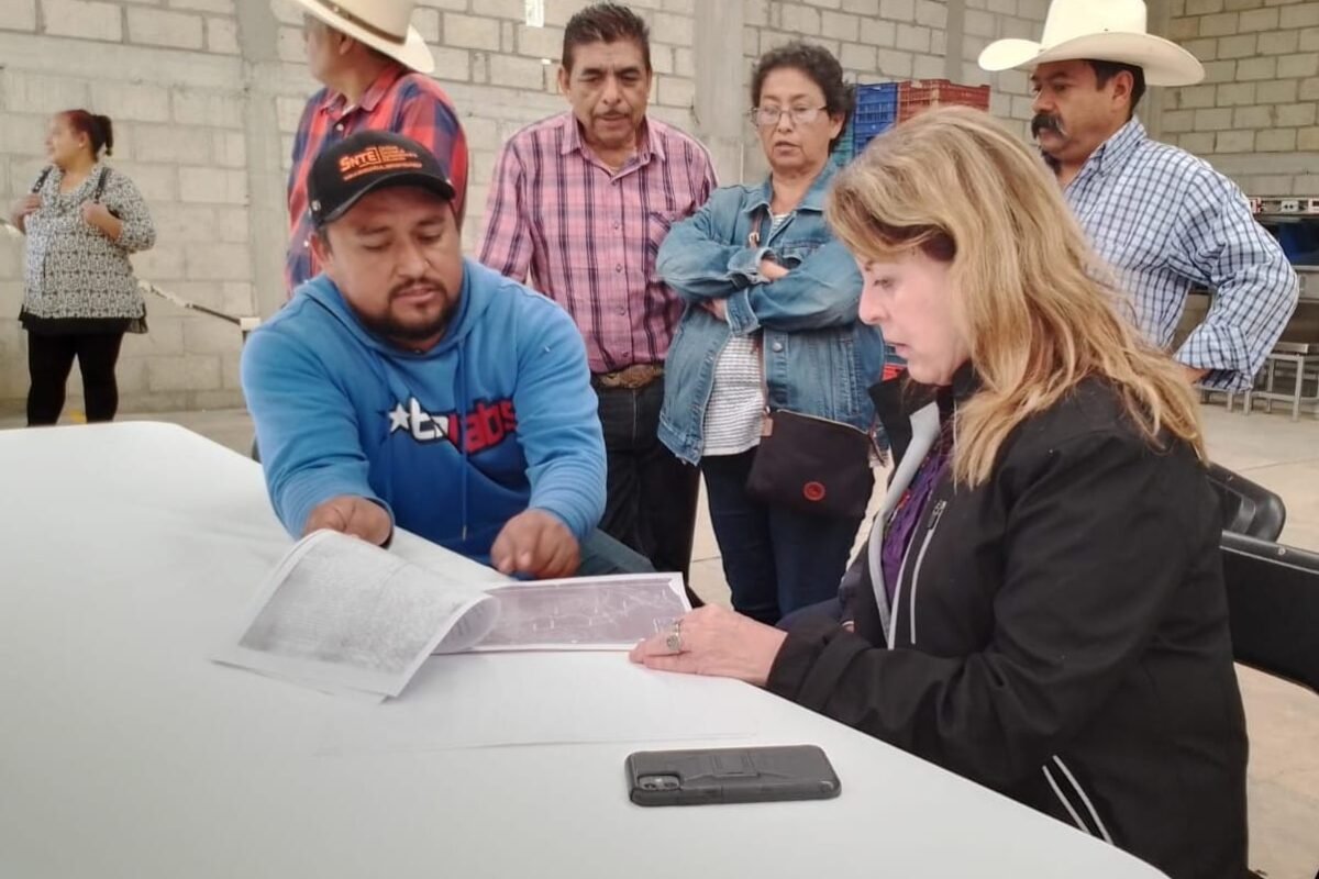 Margarita González impulsa comercios de aguacateros de los