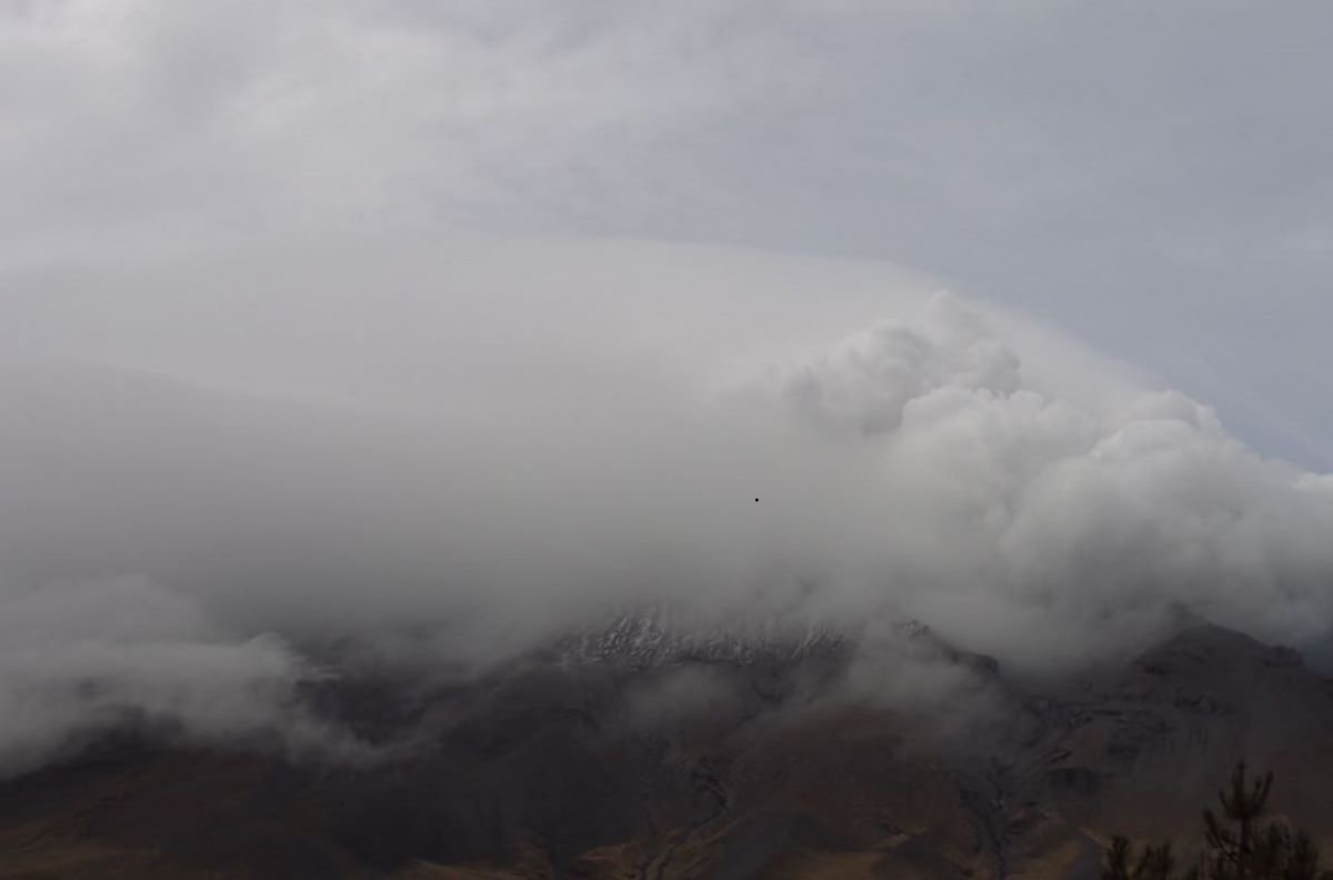 Detectan 32 exhalaciones y dos explosiones del volcán