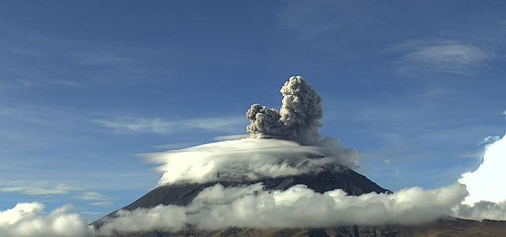 El Goyo registra cuatro explosiones menores en 24 horas